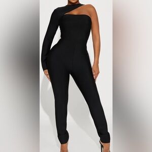 Elegant Black One-Shoulder Jumpsuit